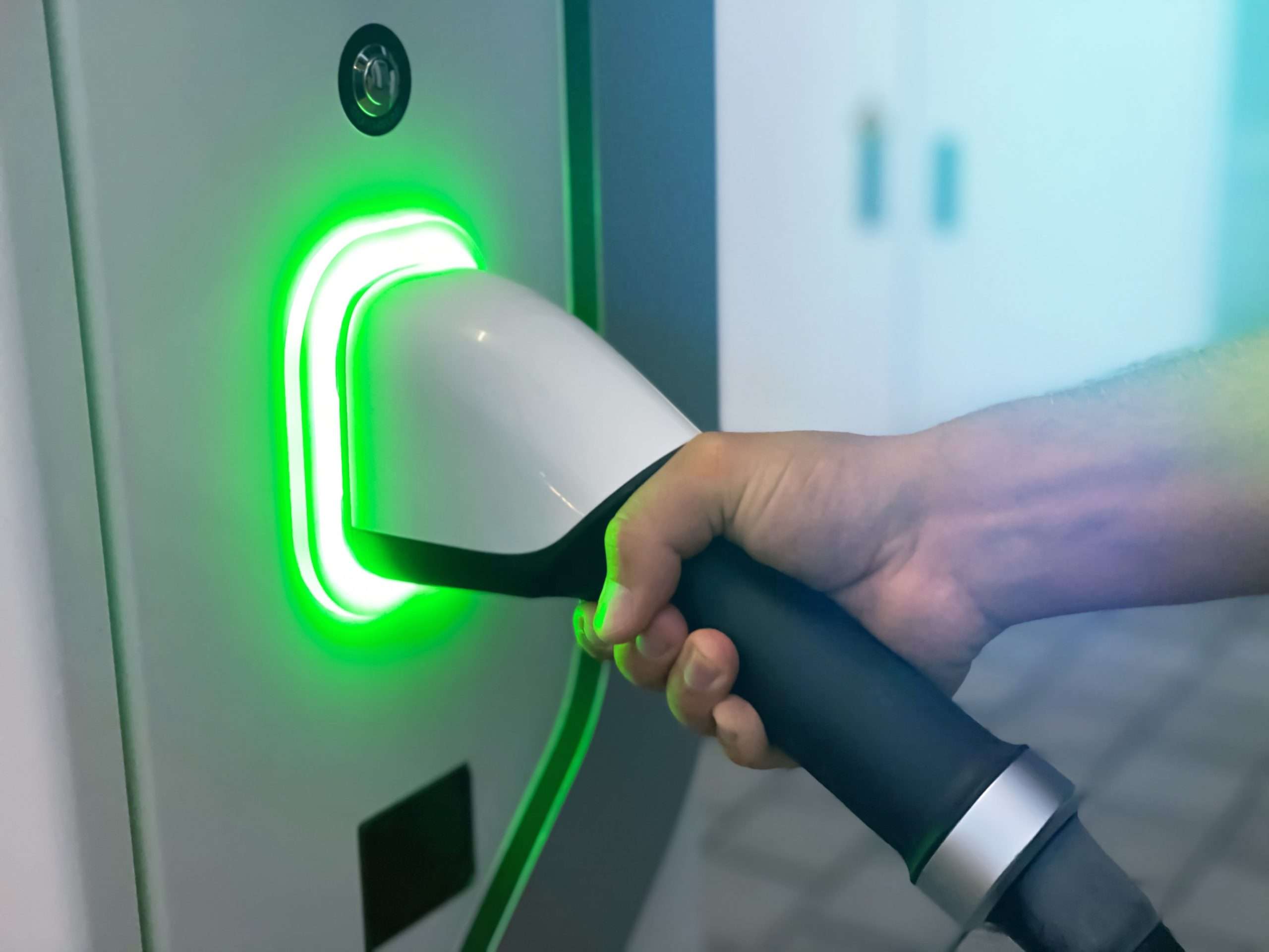 borne de recharge maître électricien Gatineau / borne électrique
